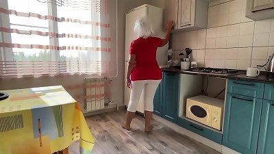 Stepmom with a huge caboose deep throats cock and has ass-fuck sex with her son-in-law in the kitchen